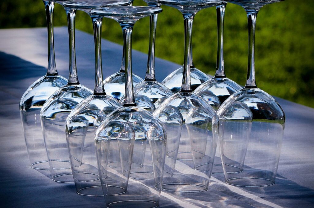 wine glasses, stemware, crystal-176991.jpg